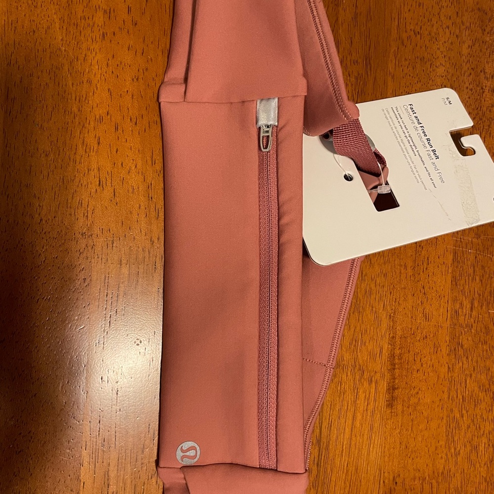 Lululemon Fast and Free Run Belt.